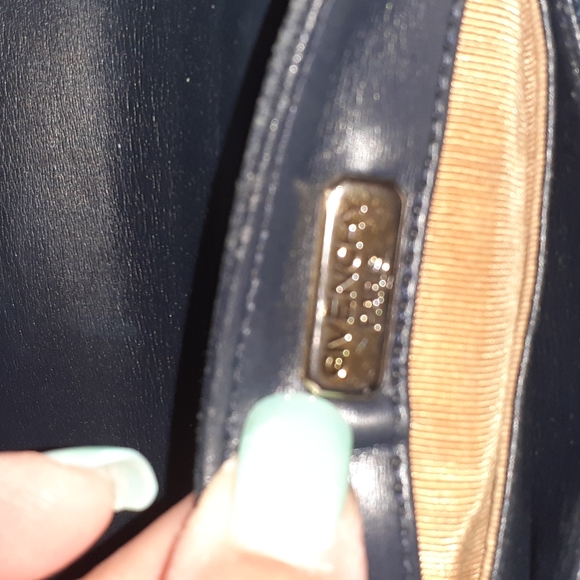 Givenchy authentic leather crossbody bag. - Picture 6 of 16